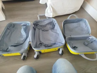 Maleta de viaje amarilla