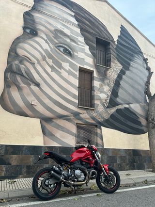 Ducati Monster 821 Roja - Moto Naked