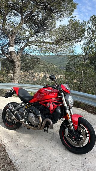 Ducati Monster 821 Roja - Moto Naked