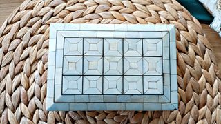 Antigua caja egipcia de marfil