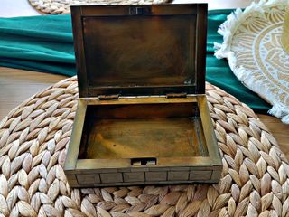 Antigua caja egipcia de marfil