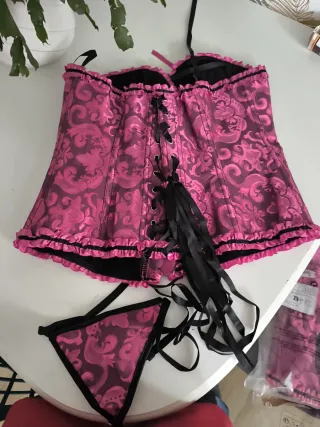 Corsé rosa con estampado damasco