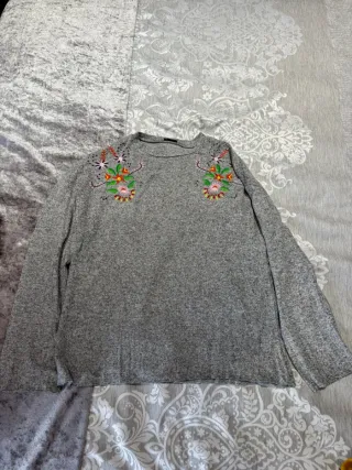 Jersey gris bordado flores