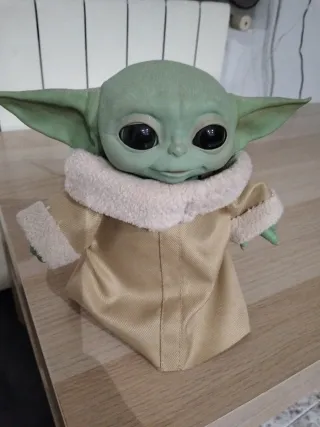 Juguete animatrónico Baby Yoda