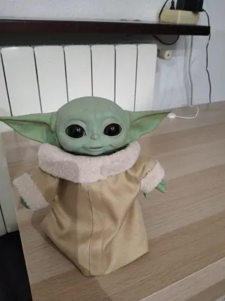 Juguete animatrónico Baby Yoda