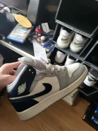 Jordan 1 Gris y Blanco