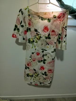 Vestido floral rosa y blanco