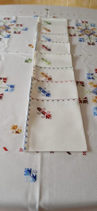 Mantelería bordada a mano Lagartera