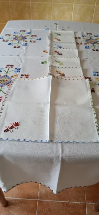 Mantelería bordada a mano Lagartera
