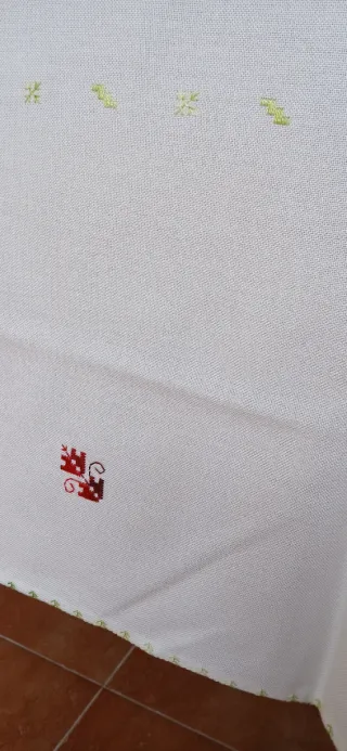 Mantelería bordada a mano Lagartera