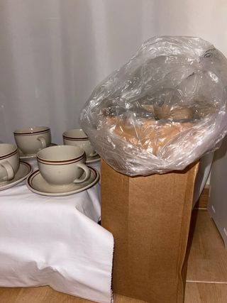 Juego de 6 tazas y platos de cerámica con línea