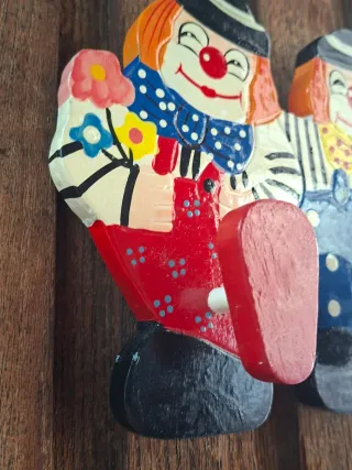 Appendi abiti vintage in legno dipinto a mano