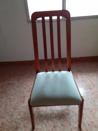 6 Sillas Madera Base Tapizada Beige 20 euros cada