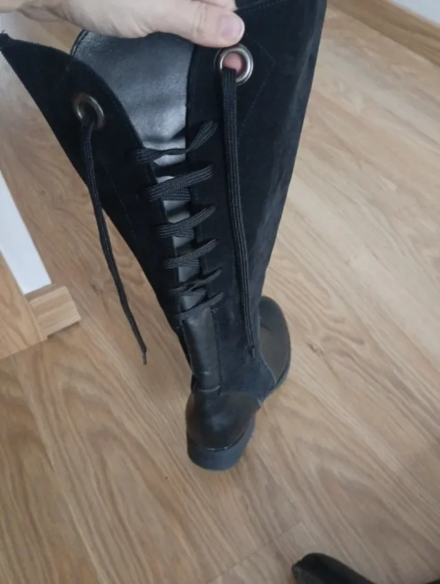 Botas de piel negras con cordones