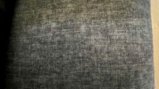 Sofá 4 plazas gris con puff