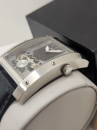 Reloj Guess Automático Esqueleto Plata Negro