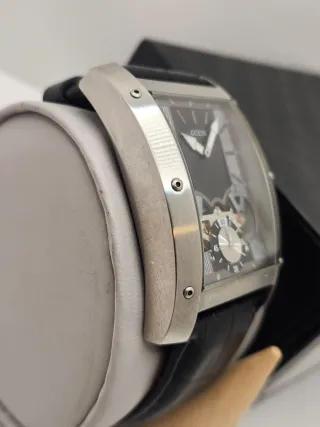 Reloj Guess Automático Esqueleto Plata Negro