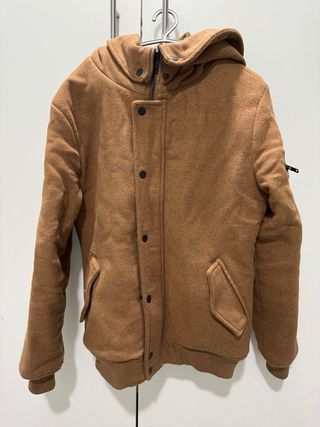 Cazadora hombre marrón con capucha