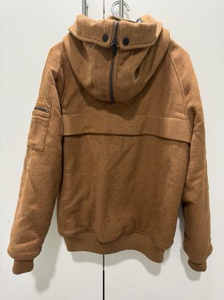 Cazadora hombre marrón con capucha