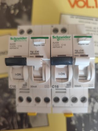 2 Interruptores Diferenciales Schneider 16A