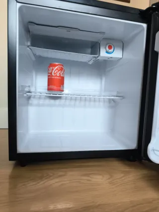 Frigorífico pequeño plateado