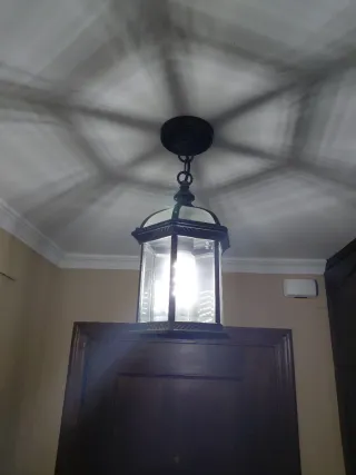 Tres lámpara colgante de metal y cristal