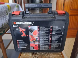 Taladro Black & Decker 12V con maletín
