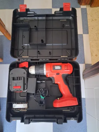 Taladro Black & Decker 12V con maletín