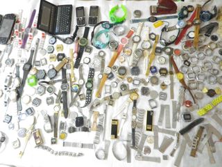 INGROSSO RELOJES CON 2 CONSOLE SONY PSP E ALTRO