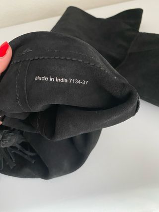 Botas altas negras con flecos