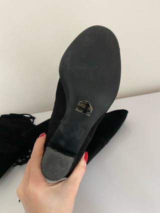 Botas altas negras con flecos