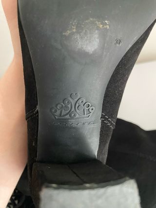 Botas altas negras con flecos