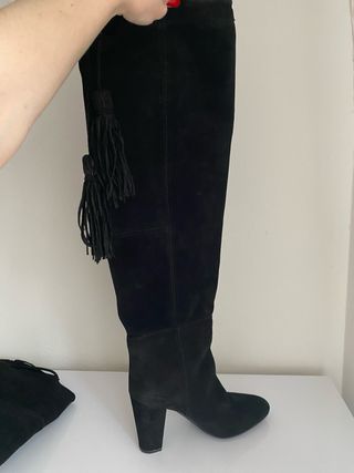 Botas altas negras con flecos