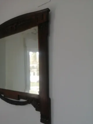 Espejo antiguo de madera y cristal