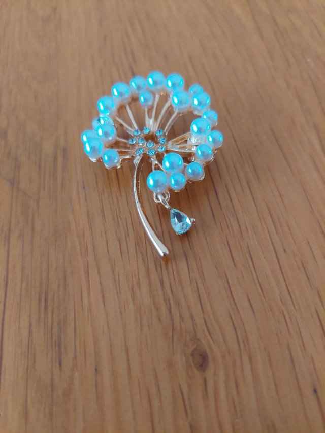 Broche con Perlas y Brillantes (falsas)