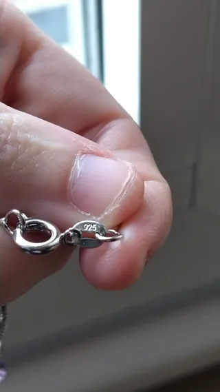 Collana con ciondolo punto luce