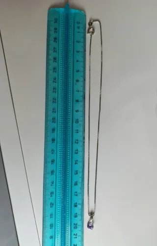 Collana con ciondolo punto luce