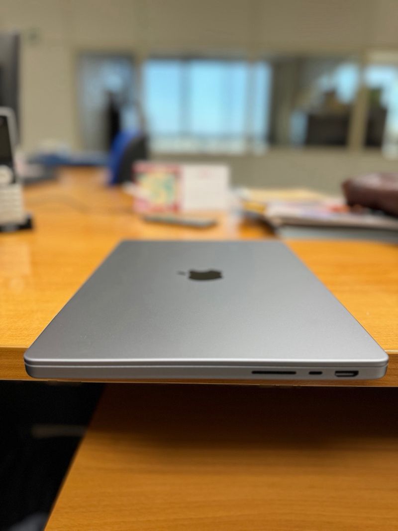 MacBook Pro 14 M2 PRO 16GB RAM 512GB SSD afbeelding 2