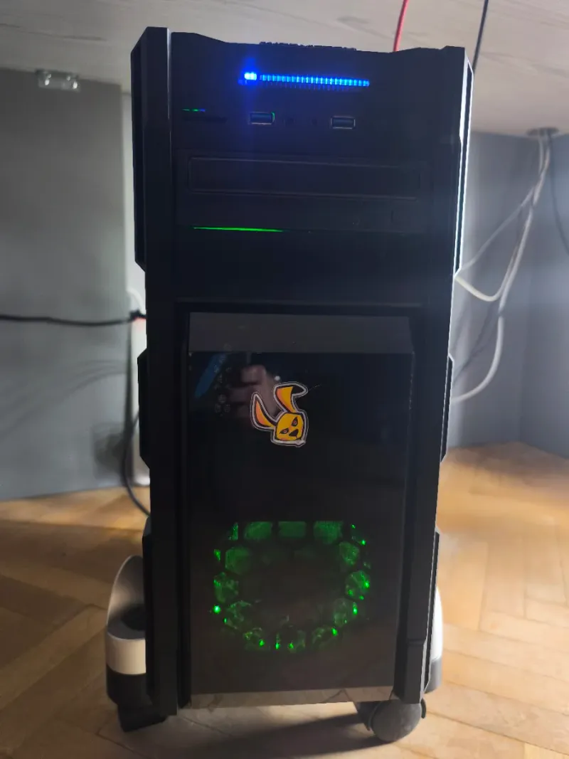 PC Sobremesa Negro con Luces Verdes afbeelding 2