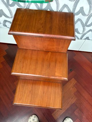 Mueble escalonado con cajones de madera