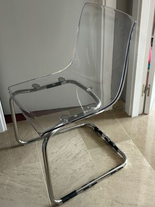 2 Sillas IKEA transparentes y metálicas