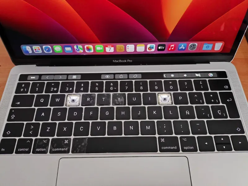 MacBook Pro 13 16GB RAM 256GB SSD i5 + CARGADOR