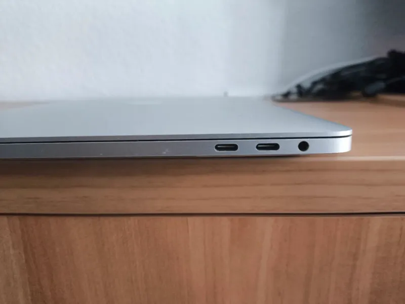 MacBook Pro 13 16GB RAM 256GB SSD i5 + CARGADOR afbeelding 8