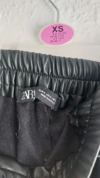 Pantalones efecto piel negros talla XS