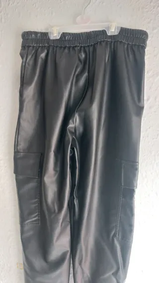 Pantalones efecto piel negros talla XS