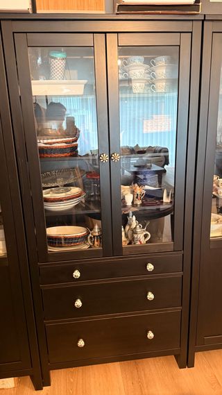 Vitrina IKEA HEMNES con cajones – madera maciza –