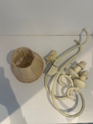 Lámparas de forja beige y doradas