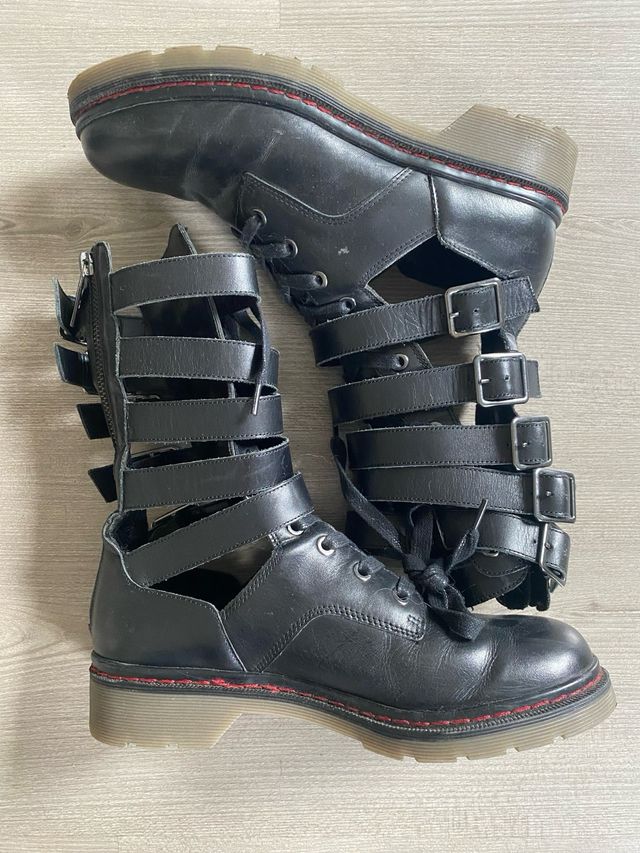 Botas Zara gladiador negras con hebillas