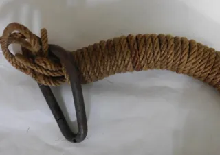 Aparejo náutico antiguo de madera