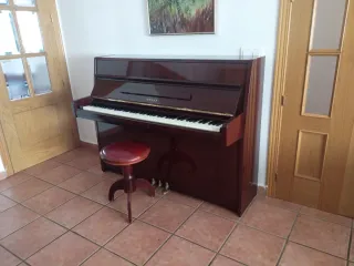 Piano Vertical Yamaha Marrón